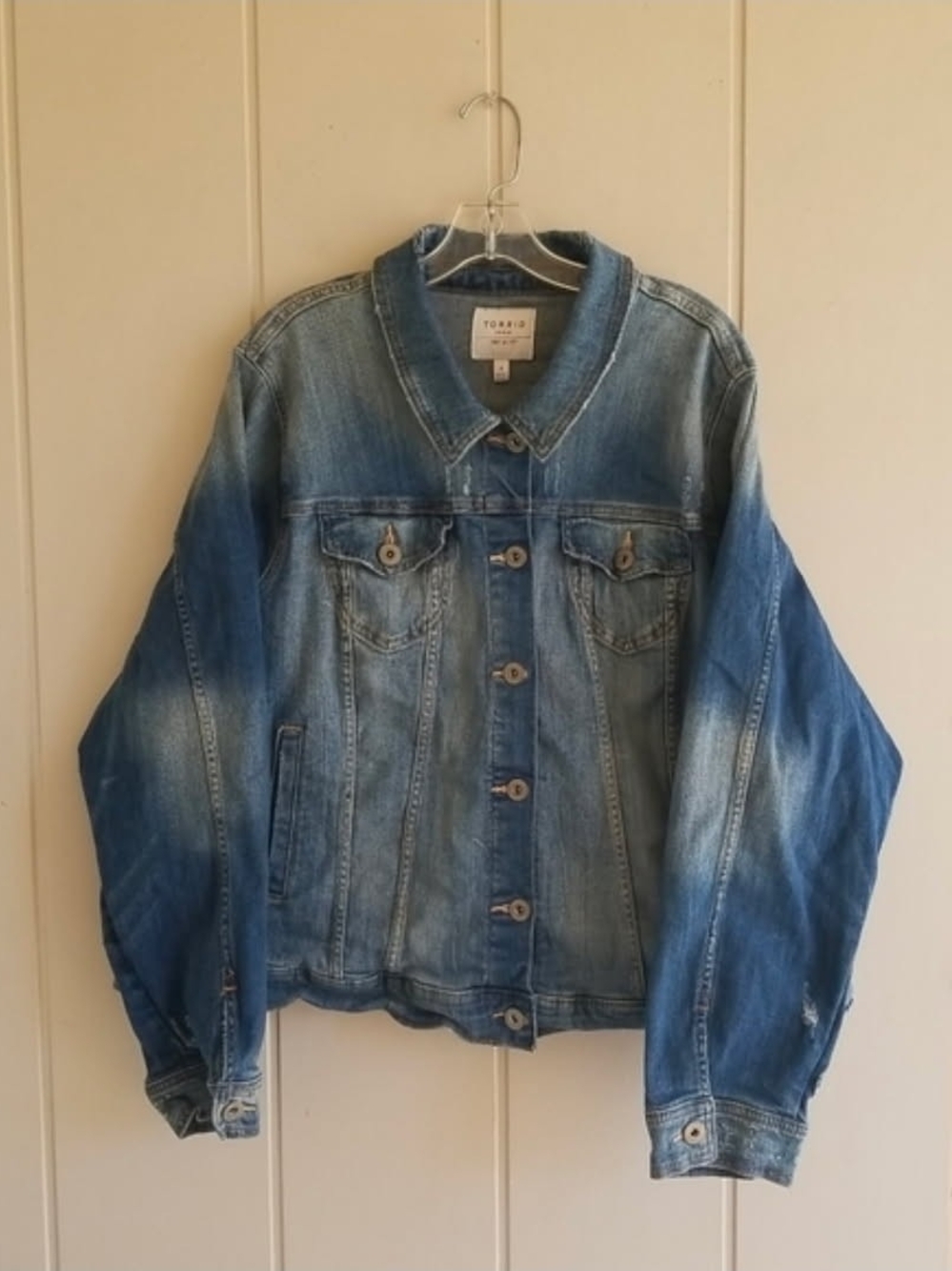 Torrid Classic Light Wash Denim Jacket Womens Size 3 Stretchy Distressed